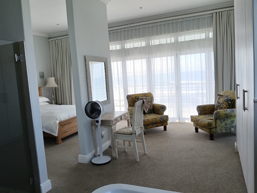 6 Bedroom Property for Sale in Wavecrest Eastern Cape